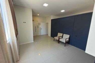 Sala Comercial &agrave; venda - 60m&sup2; - Meia Praia