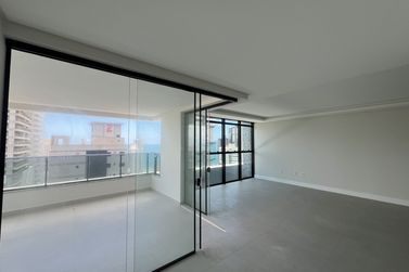 Apartamento &agrave; venda - 184m&sup2; - Meia Praia
