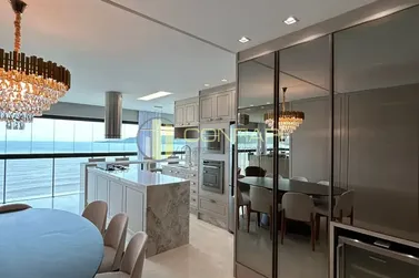 Apartamento &agrave; venda - 180m&sup2; - Meia Praia
