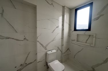 Apartamento &agrave; venda - 130m&sup2; - Meia Praia