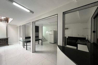 Casa para alugar - 252m&sup2; - Municipios