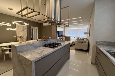 Apartamento &agrave; venda - 206m&sup2; - Meia Praia