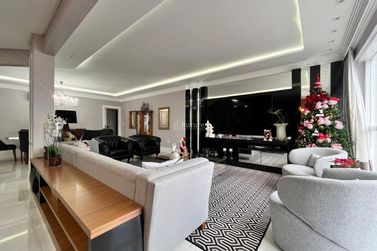 Apartamento &agrave; venda - 198m&sup2; - Meia Praia