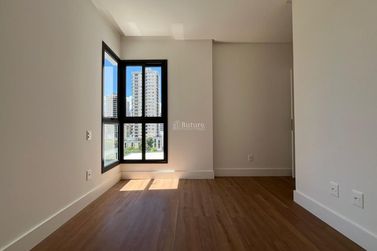 Apartamento &agrave; venda - 132m&sup2; - Meia Praia
