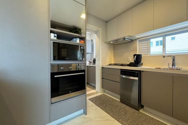 Apartamento &agrave; venda - 142m&sup2; - Meia Praia