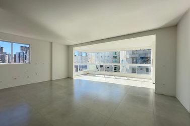 Apartamento &agrave; venda - 158m&sup2; - Meia Praia