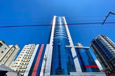 Apartamento &agrave; venda - 476m&sup2; - Meia Praia