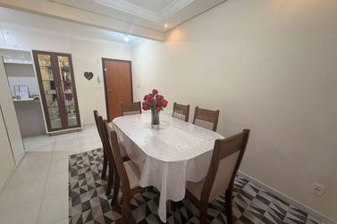 Apartamento &agrave; venda - 102m&sup2; - Meia Praia