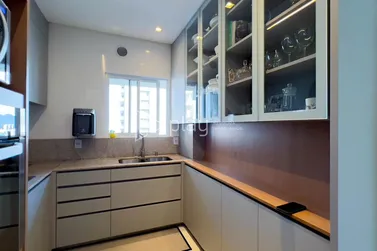 Apartamento &agrave; venda - 188m&sup2; - Meia Praia