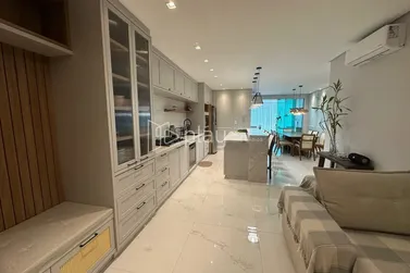 Apartamento &agrave; venda - 202m&sup2; - Meia Praia