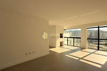 Apartamento &agrave; venda - 103m&sup2; - Meia Praia