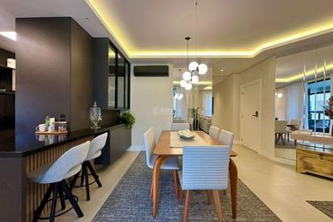 Apartamento &agrave; venda - 127m&sup2; - Meia Praia