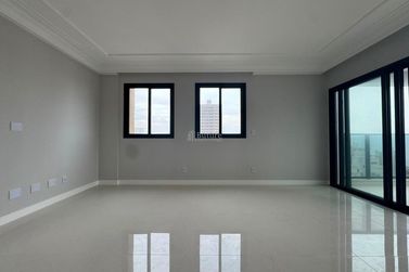 Apartamento &agrave; venda - 93m&sup2; - Centro