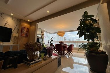 Apartamento &agrave; venda - 145m&sup2; - Meia Praia