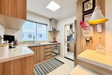 Apartamento &agrave; venda - 121m&sup2; - Meia Praia