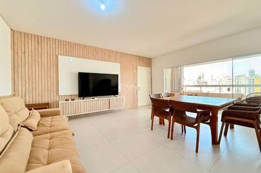 Apartamento &agrave; venda - 136m&sup2; - Meia Praia