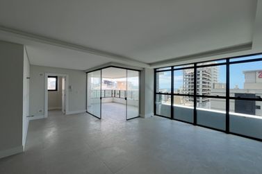 Apartamento &agrave; venda - 184m&sup2; - Meia Praia