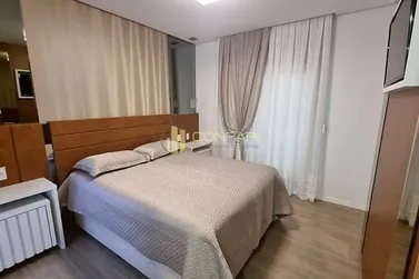 Apartamento &agrave; venda - 120m&sup2; - Meia Praia