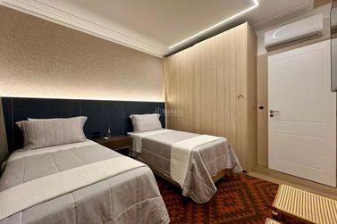 Apartamento &agrave; venda - 210m&sup2; - Centro