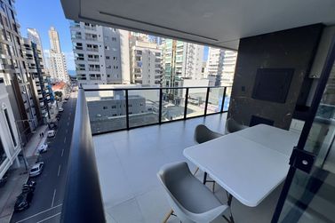Apartamento &agrave; venda - 175m&sup2; - Meia Praia