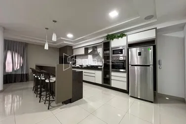 Apartamento &agrave; venda - 145m&sup2; - Meia Praia