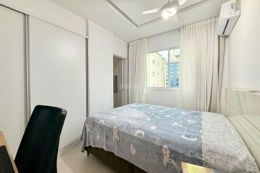Apartamento &agrave; venda - 120m&sup2; - Meia Praia