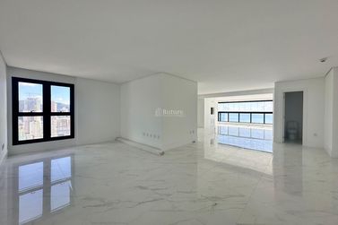 Apartamento &agrave; venda - 208m&sup2; - Centro