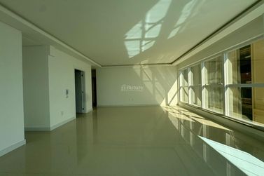 Apartamento &agrave; venda - 180m&sup2; - Meia Praia