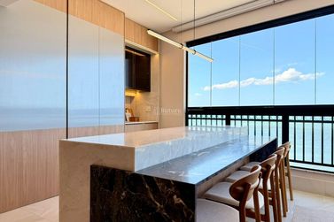 Apartamento &agrave; venda - 200m&sup2; - Meia Praia