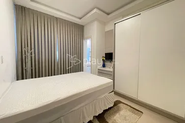 Apartamento &agrave; venda - 130m&sup2; - Meia Praia