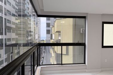 Apartamento &agrave; venda - 102m&sup2; - Meia Praia