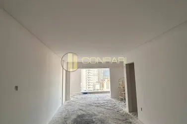 Apartamento &agrave; venda - 120m&sup2; - Meia praia