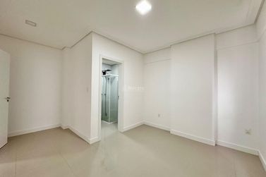 Apartamento &agrave; venda - 95m&sup2; - Meia Praia