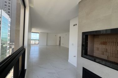 Apartamento &agrave; venda - 129m&sup2; - Meia Praia