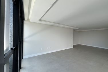 Apartamento &agrave; venda - 184m&sup2; - Meia Praia