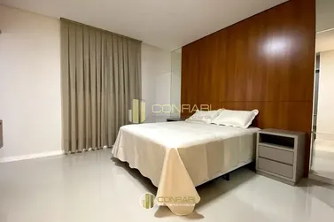 Apartamento &agrave; venda - 143m&sup2; - Meia Praia