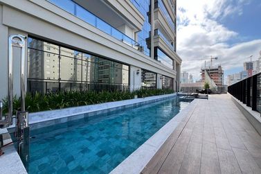 Apartamento &agrave; venda - 180m&sup2; - Meia Praia