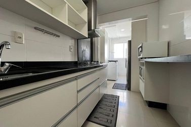 Apartamento &agrave; venda - 137m&sup2; - Meia Praia