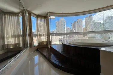 Apartamento &agrave; venda - 178m&sup2; - Meia Praia