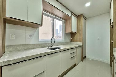 Apartamento &agrave; venda - 95m&sup2; - Meia Praia
