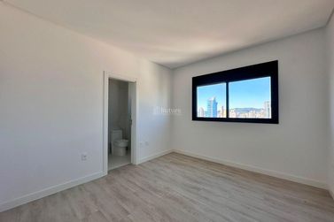 Apartamento &agrave; venda - 198m&sup2; - Meia Praia
