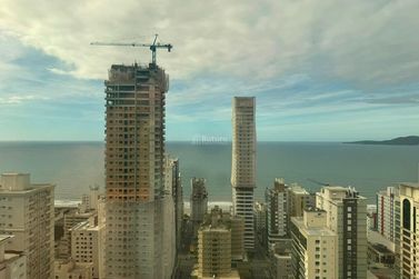 Apartamento &agrave; venda - 160m&sup2; - Meia Praia
