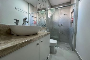 Apartamento &agrave; venda - 126m&sup2; - Meia Praia