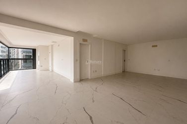 Apartamento &agrave; venda - 182m&sup2; - Meia Praia