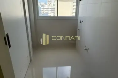 Apartamento &agrave; venda - 179m&sup2; - Meia Praia