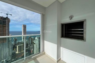 Apartamento &agrave; venda - 160m&sup2; - Meia Praia