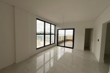 Apartamento &agrave; venda - 130m&sup2; - Meia Praia