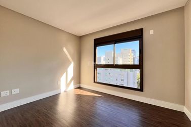 Apartamento &agrave; venda - 185m&sup2; - Centro
