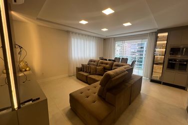 Apartamento &agrave; venda - 107m&sup2; - Meia Praia