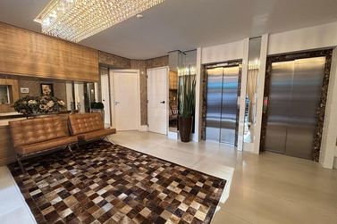 Apartamento &agrave; venda - 146m&sup2; - Meia Praia